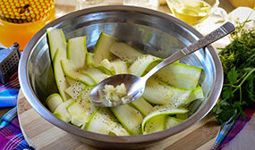 Кабачки маринованные с медом