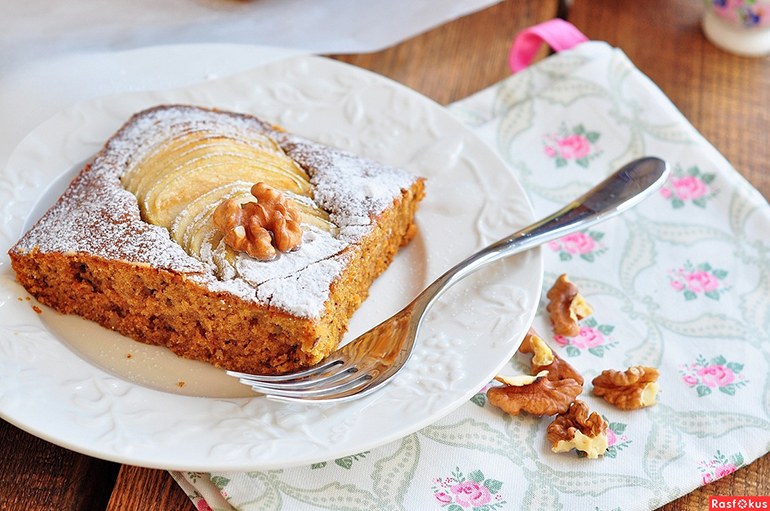 Медовая коврижка с яблоками