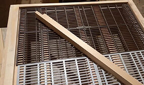 Разделительная решетка для пчел своими руками